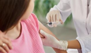 Niciun deces provocat de cancerul de col uterin în rândul fetelor care au primit vaccinul HPV, în Anglia
