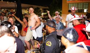 Scoțienii lasă Bostonul fără bere. Englezii scoși cu poliția din bar, după ce au băut de 35.000€ în Dallas