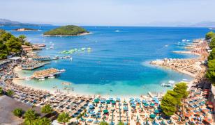 Ţările unde turiştii lasă bacşiş consistent la masă. O destinaţie iubită de români acceptă şi alcool
