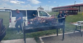 Porc la proţap şi fum de grătar lângă radarele de miliarde de dolari de la Deveselu