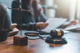 A plătit 400 de lire pentru un avocat AI și a câștigat procesul. Premieră într-un tribunal din Anglia