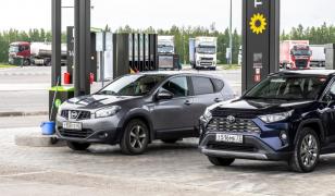 Panică la benzinăriile din Rusia. Carburanții, vânduți cu porția după loviturile ucrainene