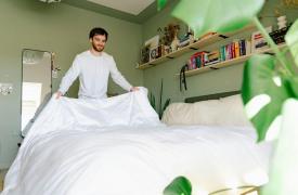 (P)Cum se întreține și igienizează o saltea antiescare? Ghid complet pentru confort, siguranță și durabilitate