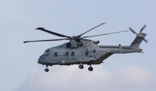 Elicopter al Marinei Regale britanice, prăbuşit în Devon. Mai multe drumuri au fost închise