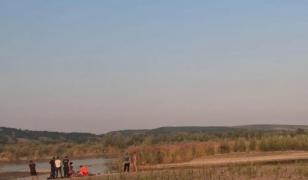 Un băiat de 16 ani din Bacău a murit înecat după ce a mers la scăldat în râul Siret
