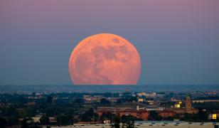 Luna Căpşună, fenomenul astronomic de după solstiţiul de vară. De ce poartă acest nume