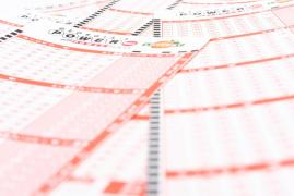 A câștigat la loto, dar a uitat să își verifice biletul timp de cinci luni. Îl uitase în mașină