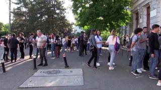 Reacţia unei eleve după proba orală de Bac. A luat Avansat, deşi nu ştia ce text a avut: 