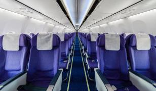 Schimbare majoră pentru o companie low-cost preferată de români. Va oferi internet la bord din 2027