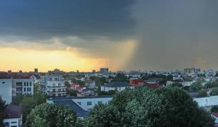 Cod galben de vijelii și grindină în Capitală, în această după-amiază