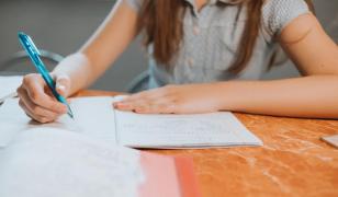 O elevă din Târgu Mureș, printre cei doar șapte elevi din țară cu media 10 la Evaluarea Națională