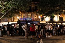 O adolescentă de 17 ani a murit după ce a căzut dintr-un camion, în timp ce sărbătorea victoria Franței