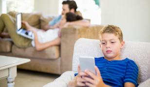 UE ordonă Meta să modifice interfeţele Instagram şi Facebook pentru că provoacă dependenţă