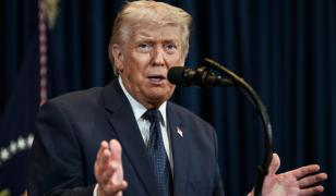 Trump spune că Strâmtoarea Ormuz este deschisă, în ciuda atacurilor venite dinspre Iran