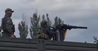 Momentul în care un soldat rus aproape își omoară colegii după ce pierde controlul unei mitraliere