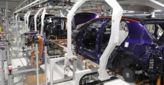 Gigantul auto care ia în calcul închiderea mai multor fabrici şi concedierea a 50.000 de angajaţi