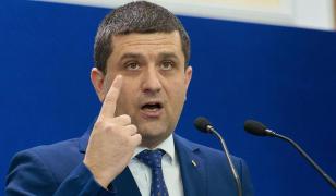 Blocuri construite ilegal lângă un depozit de muniţie la Piteşti. 18 angajați ai MApN, cercetați de DNA