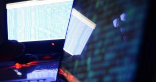 Hacker-ul care a spart baza de date de la Cadastru vinde informaţiile şi ameninţă că şterge backup-urile