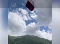 Misiune de urgenţă în Făgăraş: 14 turişti, rămaşi suspendaţi după ce o telecabină s-a stricat