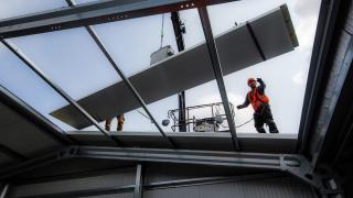 (P) Frisomat aniversează 30 de ani în România: trei decenii de construcții metalice durabile