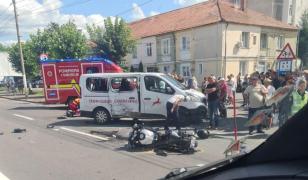Tânăr de 20 de ani din Braşov, mort după ce motocicleta pe care se afla a fost lovită de o mașină