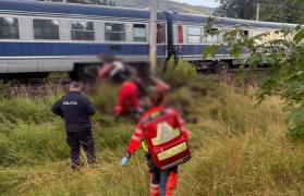 Muncitor de 52 de ani, izbit de tren în timp ce lucra cu un excavator la calea ferată, în Suceava