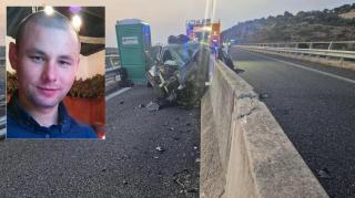 A murit sub ochii fiului său, după ce şi-a abandonat soţia pe marginea unui drum din Italia