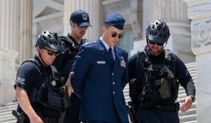 Ofițer Air Force, arestat după ce a cerut demiterea lui Trump și JD Vance pe treptele Capitoliului