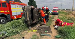 Două femei au murit, iar doi copii au fost răniți după ce mașina în care se aflau a fost lovită de tren