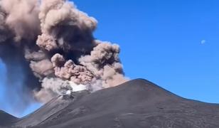 Etna a erupt din nou. Zborurile spre Catania, suspendate din cauza norului de cenușă