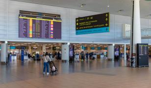 Parlamentul European a aprobat noi drepturi pentru pasagerii aerieni. Ce se modifică
