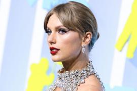 Fanii lui Taylor Swift au cumpărat gunoaie colectate la nunta artistei. Cât au plătit pentru mucuri de ţigară