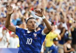 Conflictul dintre Mbappe şi paraguayeni continuă, un manechin ce îl reprezenta pe francez fiind incendiat