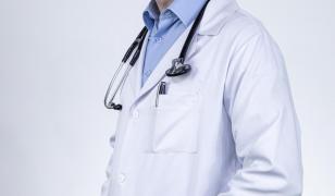 Chirurg din Cluj în arest la domiciliu după ce ar fi bătut un jandarm şi l-ar fi ameninţat că îl lasă fără job