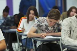 Bacalaureat 2026, sesiunea de toamnă. Astăzi proba obligatorie a profilului: matematică sau istorie