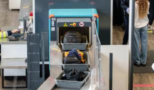 Obiectul pe care să nu-l pui niciodată în tava de la controlul de securitate din aeroport