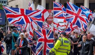 Românii, printre cei mai nedoriți imigranți din UK. 50% spun că ar trebui să fie primiţi mai puțini, sau deloc