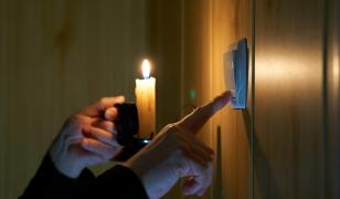 De ce le-a cerut un furnizor de electricitate clienților să consume mai puțin curent în timpul eclipsei