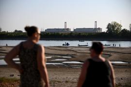 Ungaria ia exemplul României şi scufundă barje în Dunăre. Anunţul făcut de premierul maghiar