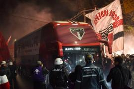 Pachete cu zeci de kilograme de droguri descoperite într-un autocar cu însemnele celor de la FC Sao Paulo