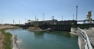 Ungaria scufundă controlat două barje în Dunăre pentru a menține în funcțiune centrala nucleară Paks