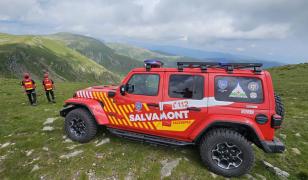 Un turist de 55 de ani a murit, după ce a căzut într-o răpă pe un traseu din Făgăraş