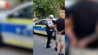 Șofer prins la Sinaia cu numere care imitau plăcuțele diplomatice. Le schimba din mers
