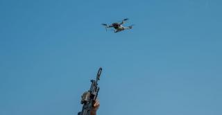 Pensionar rus, amendat pentru că a încercat să doboare drone cu o puşcă. "A pus în pericol viaţa cetăţenilor"
