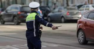 Profesor de legislaţie rutieră, trimis în judecată pentru ultraj după ce a lovit cu maşina un poliţist