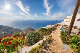 O insulă grecească aflată la o oră de Santorini a fost desemnată cea mai liniștită din Europa
