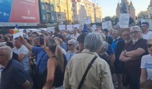 Miting de susţinere pentru Fritz în Timişoara, în urma deciziei CCR. Sute de oameni, în Piaţa Victoriei