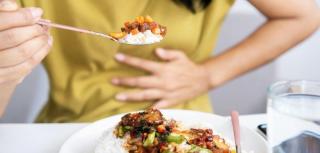 (P) Probleme digestive în vacanță sau după mese copioase: ce este bine să ai la îndemână