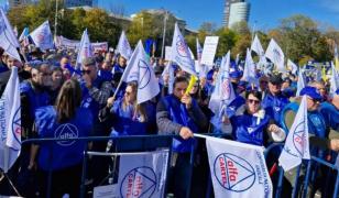 Proteste în fața Ministerului Muncii pentru creșterea salariului minim. Reacţia ministrului Dragoş Pîslaru