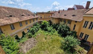 Fosta Mănăstire a Ursulinelor din Sibiu se vinde cu 6,25 milioane €. Clădirea are o istorie de 500 de ani